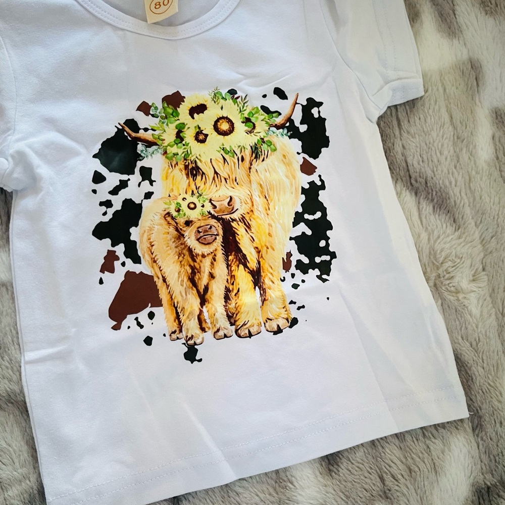 Charming White Kids Tee with Highland Cow Design